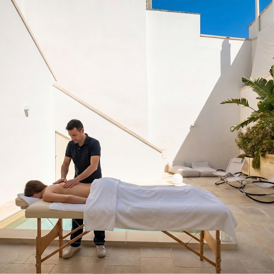 Massaggio rilassante nell’area benessere di Relais Luxury Xenia nel Salento